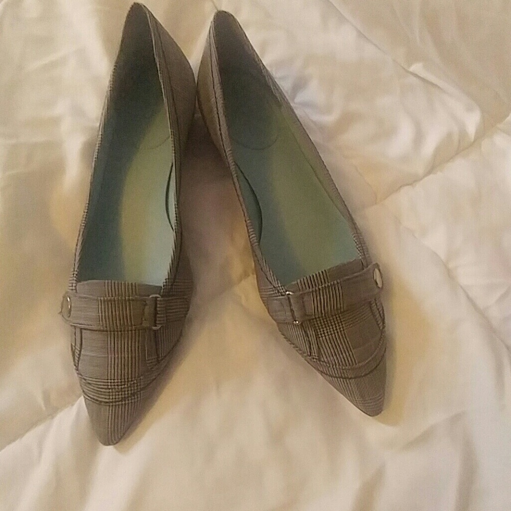Nine West blk and Wh plaid fabric flats